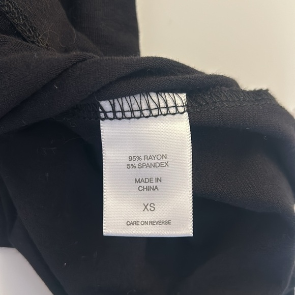 New York & Company Black Ruffle Neck V-Neck Sleeveless Top Size XS - Picture 6 of 6